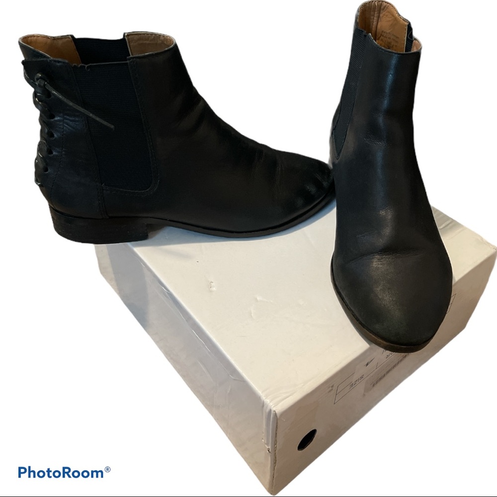 Aldo flat black Chelsea boots laced in the back